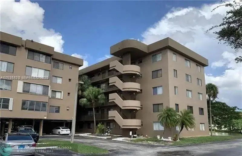 8020 Hampton Blvd #309, North Lauderdale, FL 33068 - Image #1