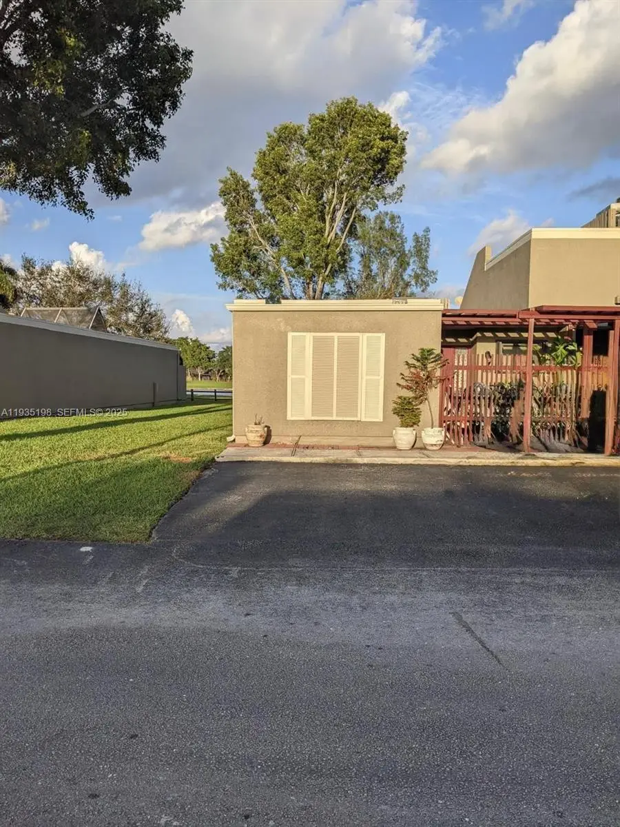 1121 W Fairway Rd, Pembroke Pines, FL 33026 - Image #1