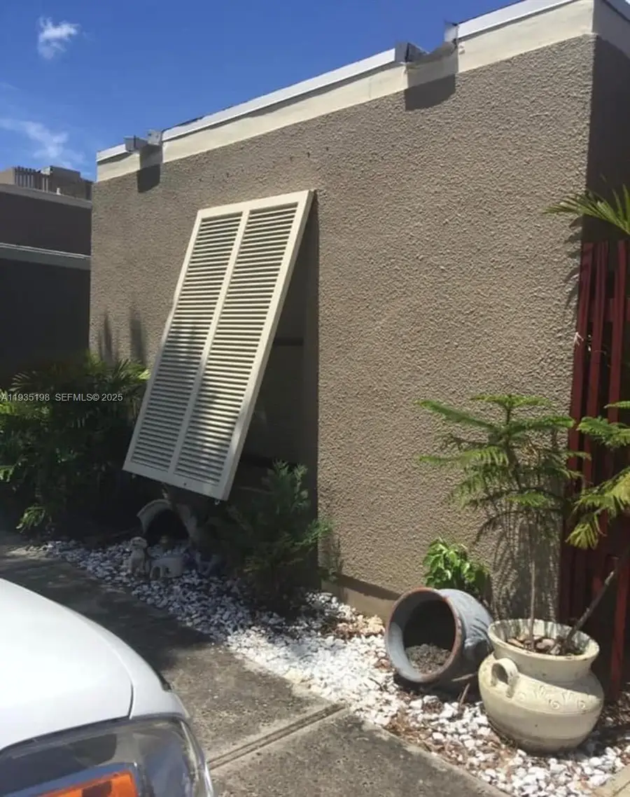 1121 W Fairway Rd, Pembroke Pines, FL 33026 - Image #2