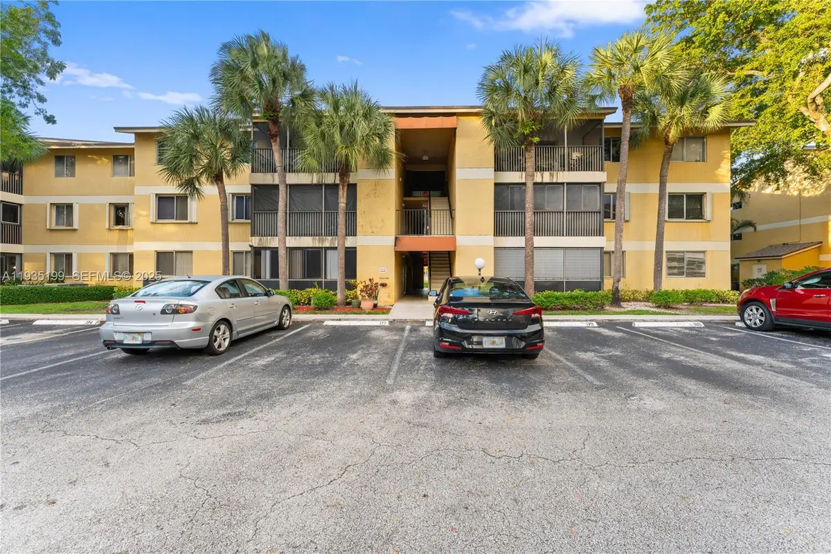 3021 N Oakland Forest Dr #208, Oakland Park, FL 33309 - Image #1