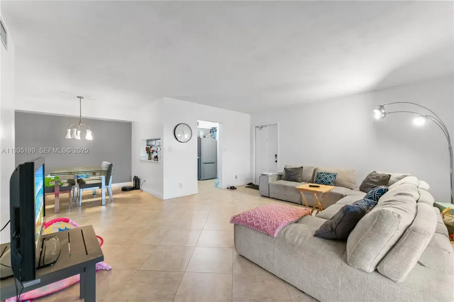 3021 N Oakland Forest Dr #208, Oakland Park, FL 33309 - Image #2