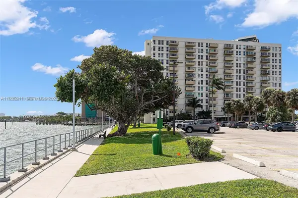 880 NE 69th St #14H, Miami, FL 33138