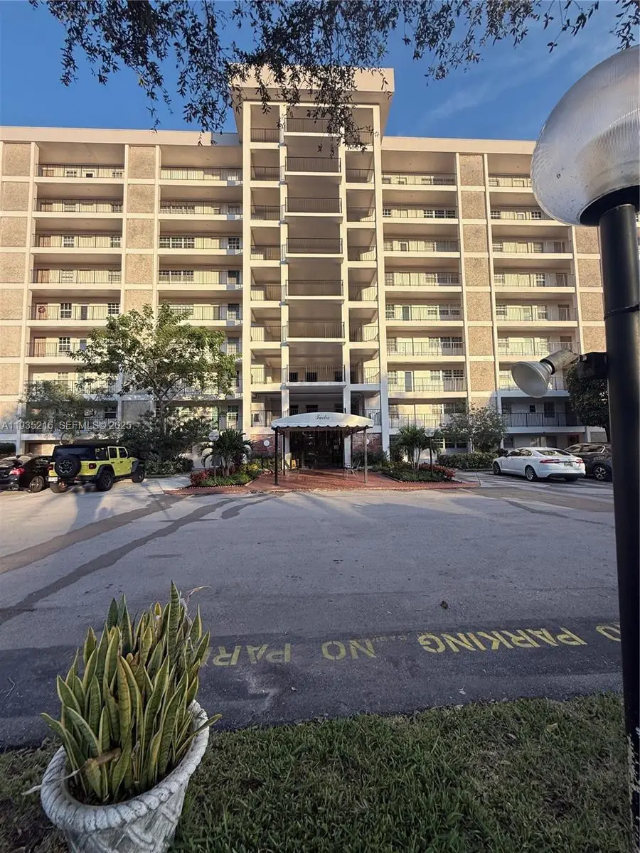 3250 N Palm Aire Dr #508, Pompano Beach, FL 33069 - Image #2