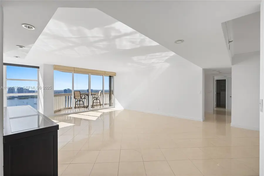 1000 W Island Blvd #3002, Aventura, FL 33160 - Image #3