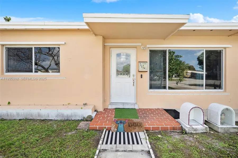 590 W 35th Pl, Hialeah, FL 33012 - Image #3