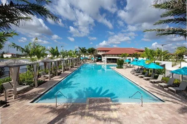 10589 W 32nd Ln, Hialeah Gardens, FL 33018