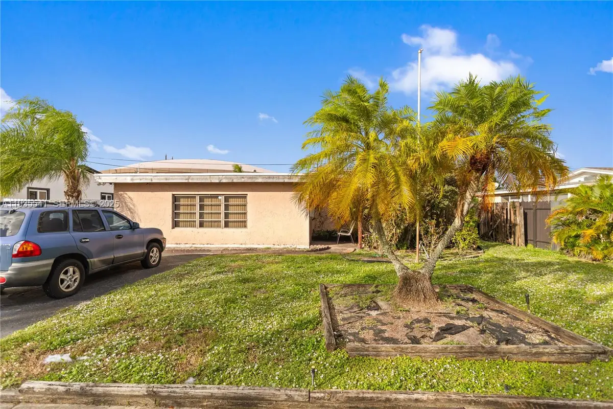 6811 Thomas St, Hollywood, FL 33024 - Image #1