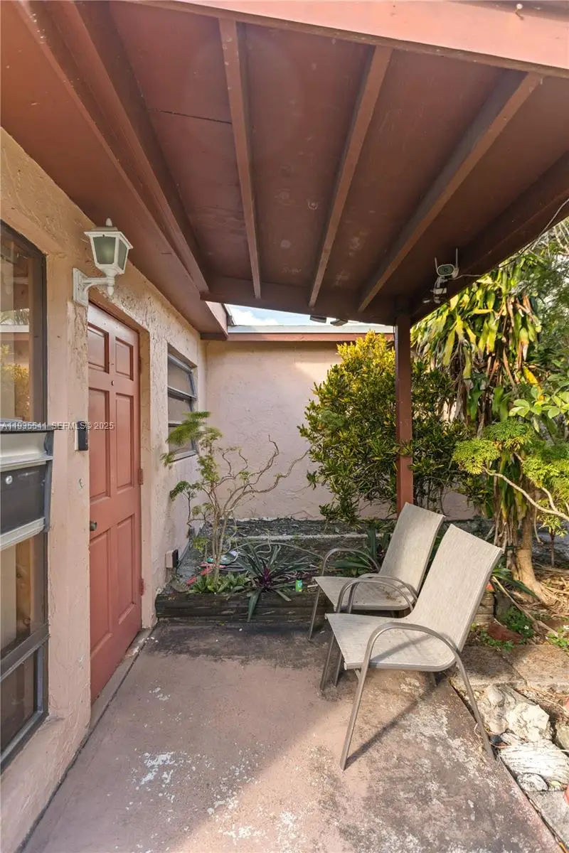 6811 Thomas St, Hollywood, FL 33024 - Image #3