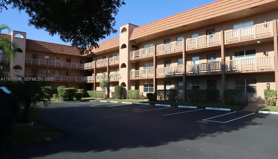 9750 Sunrise Lakes Blvd #209, Sunrise, FL 33322 - Image #2