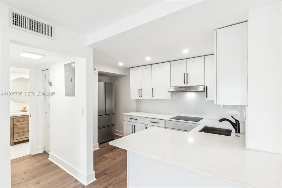 1674 Bay Rd #406, Miami Beach, FL 33139 - Image #3