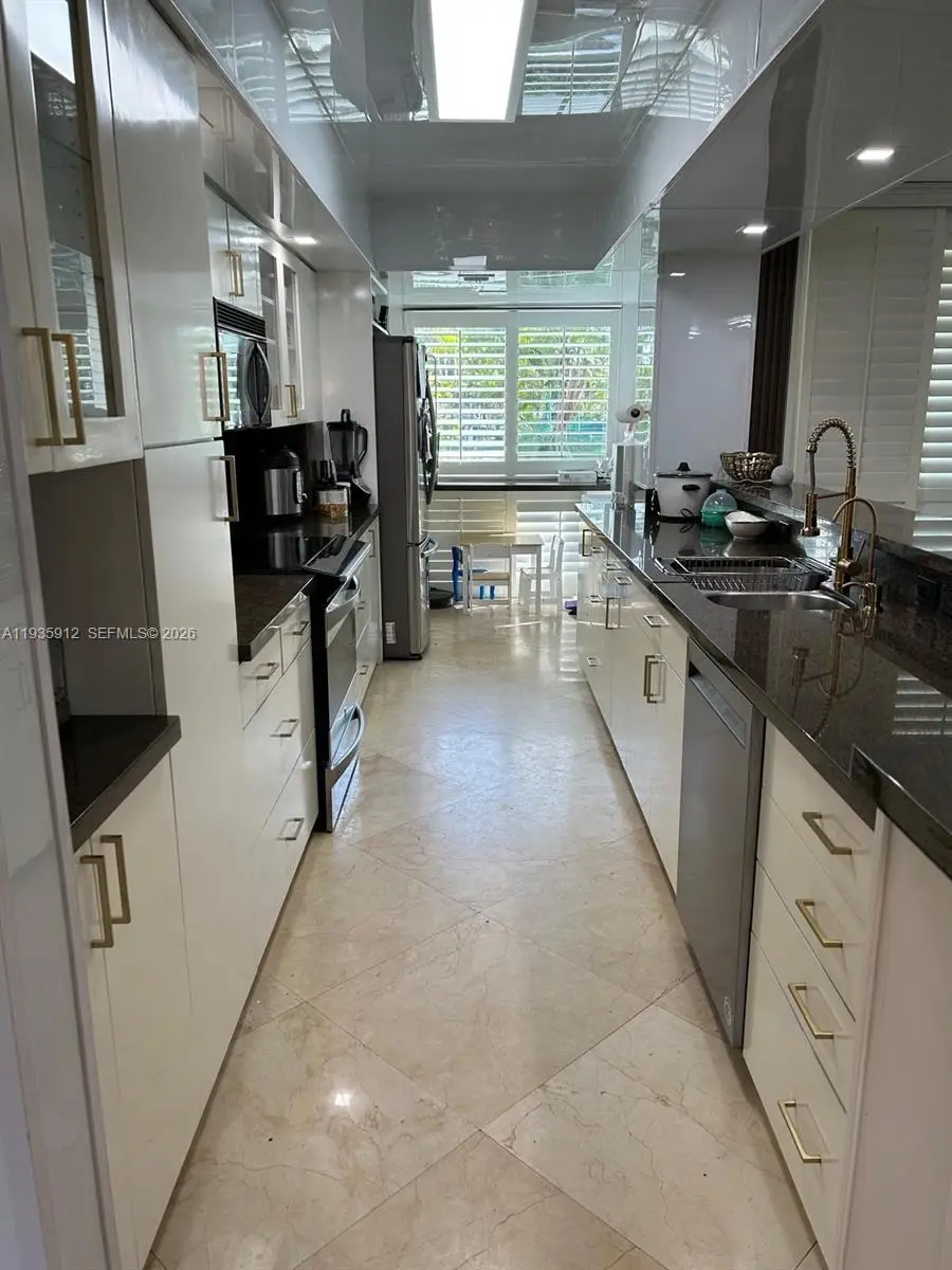 20941 NE 37th Ct, Aventura, FL 33180 - Image #3