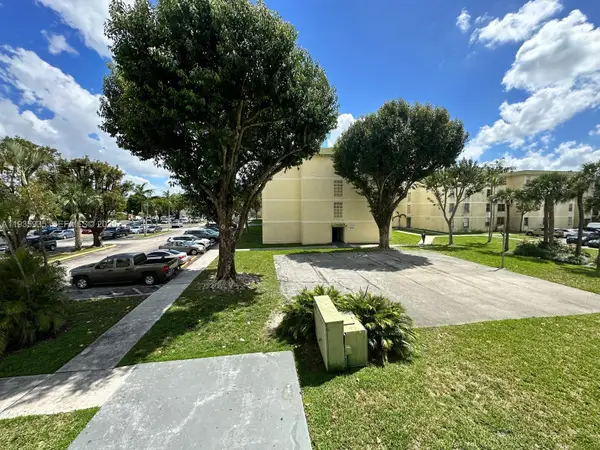 1875 W 56th St #301, Hialeah, FL 33012