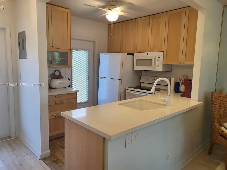 4701 NW 34th St #604, Lauderdale Lakes, FL 33319 - Image #2