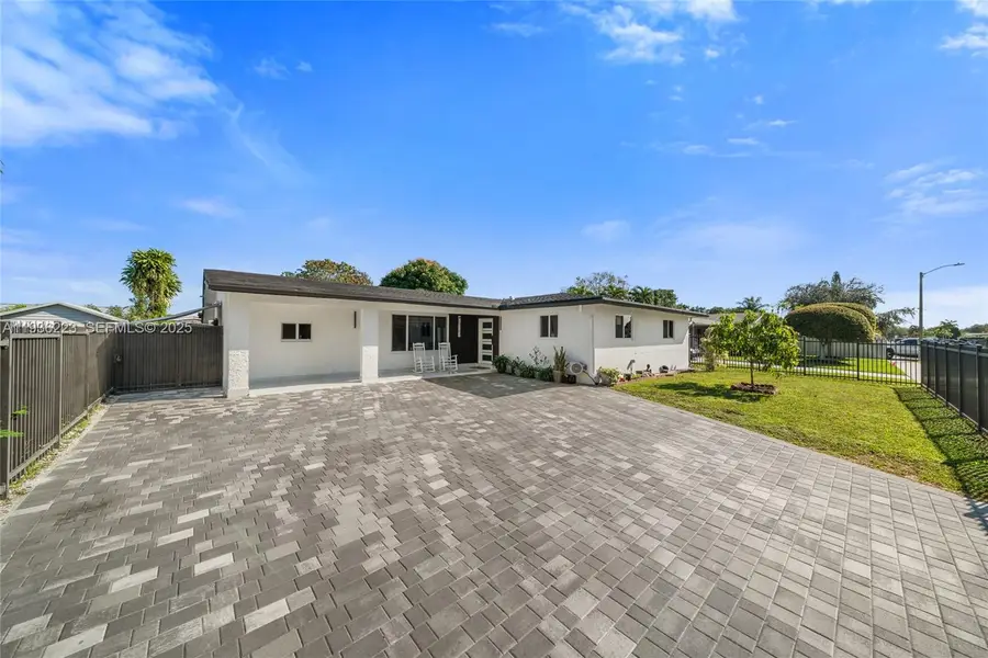 19707 SW 118th Pl, Miami, FL 33177 - Image #2