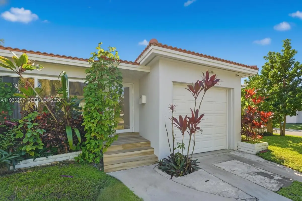 1538 Funston St, Hollywood, FL 33020 - Image #1