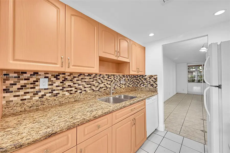 4850 NW 29th Ct #125, Lauderdale Lakes, FL 33313 - #3