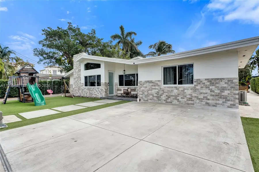 2570 NE 201st St, Miami, FL 33180 - Image #3