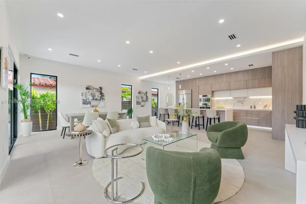 2435 NE 18th St, Fort Lauderdale, FL 33305 - Image #1