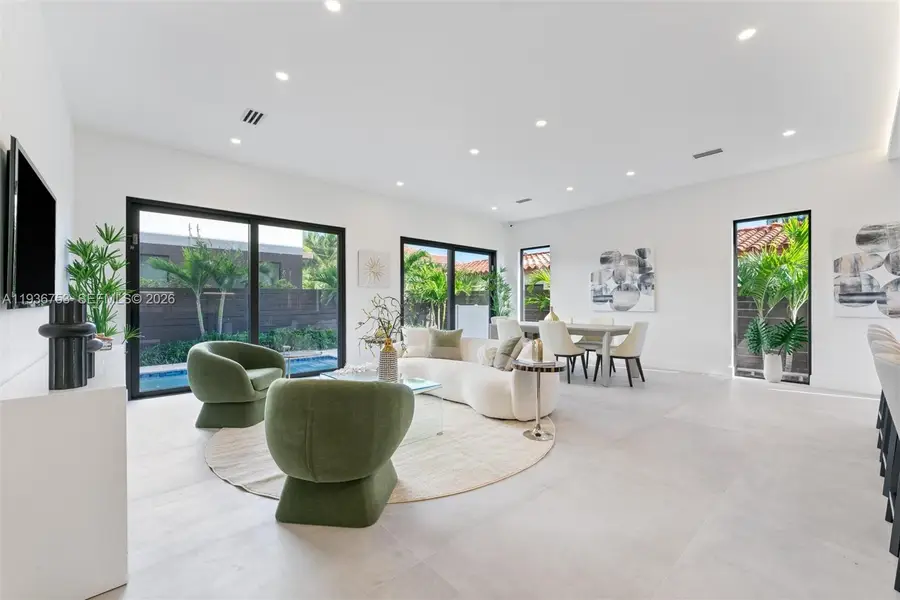 2435 NE 18th St, Fort Lauderdale, FL 33305 - Image #2