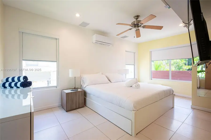 334 Oregon St, Hollywood, FL 33019 - Image #3