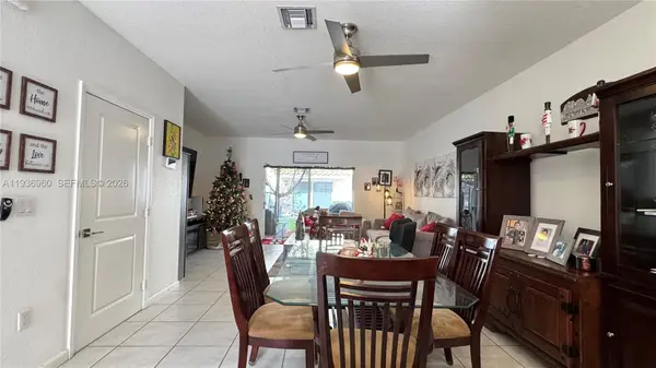 2805 NW 180th St, Miami Gardens, FL 33056