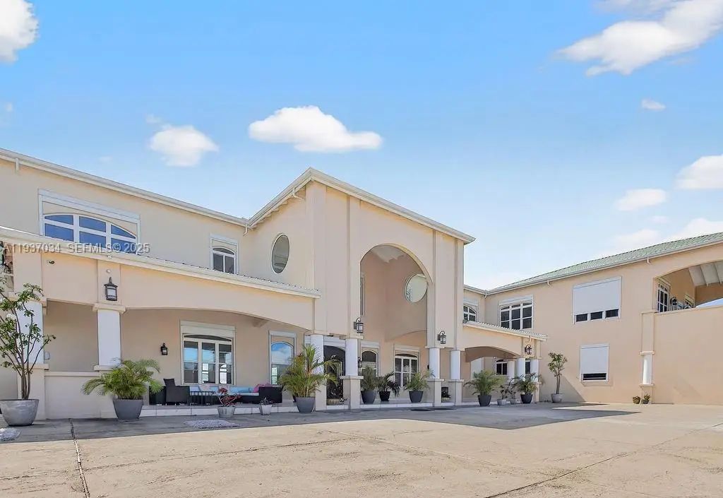 Paradise View Villa Paradise View Villa, Town N Country, FL 00000 - Image #1