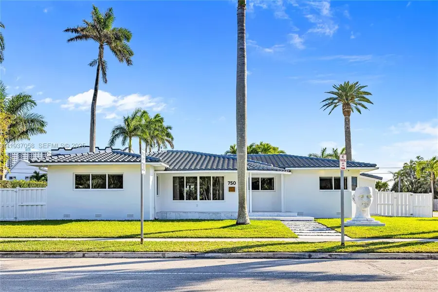 750 Harrison St, Hollywood, FL 33019 - Image #2