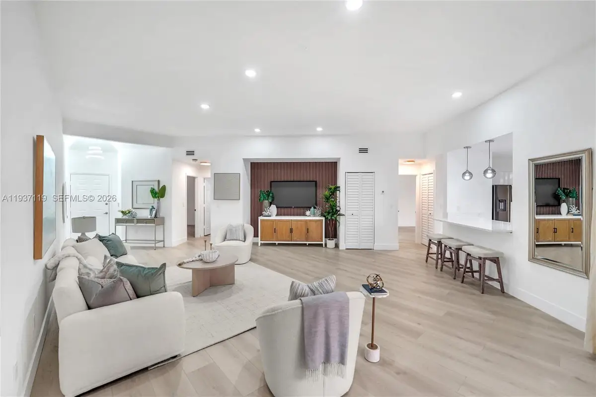 7472 La Paz Blvd #306, Boca Raton, FL 33433 - Image #1