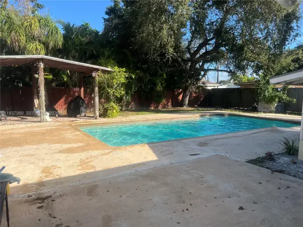 9755 SW 165th Ter, Miami, FL 33157