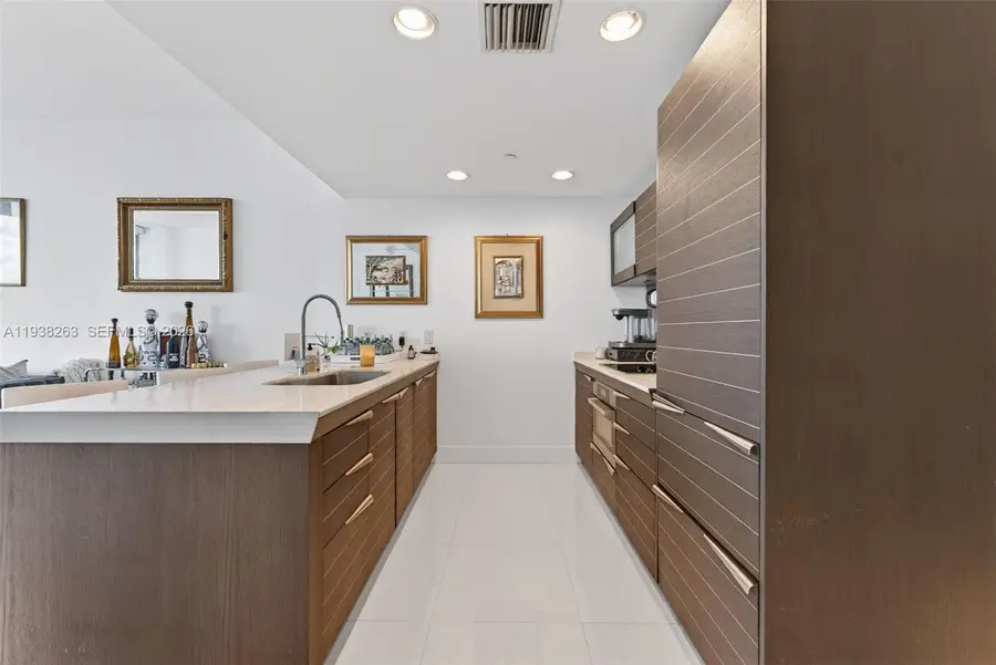 200 Biscayne Boulevard Way #4414, Miami, FL 33131 - Image #3