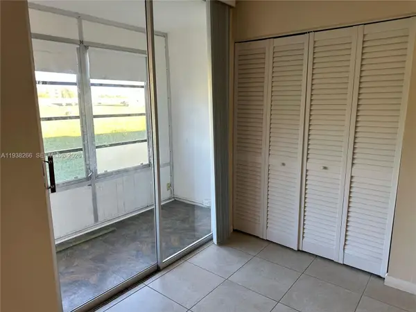 8851 Sunrise Lakes Blvd #112, Sunrise, FL 33322