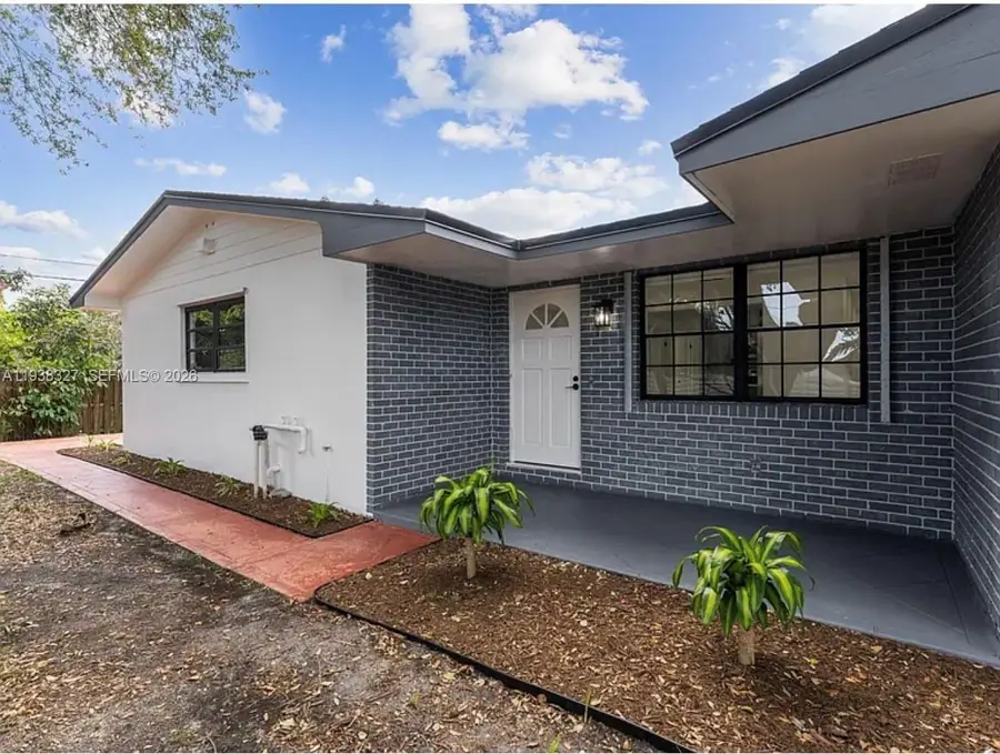 6800 SW 10th Ct, Pembroke Pines, FL 33023 - Image #3