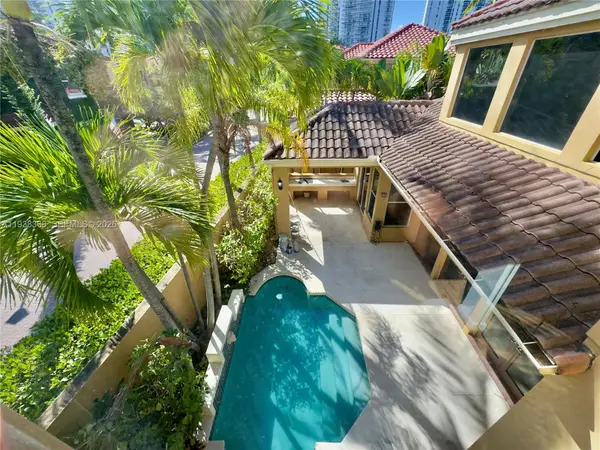 3728 NE 208th Ter, Aventura, FL 33180