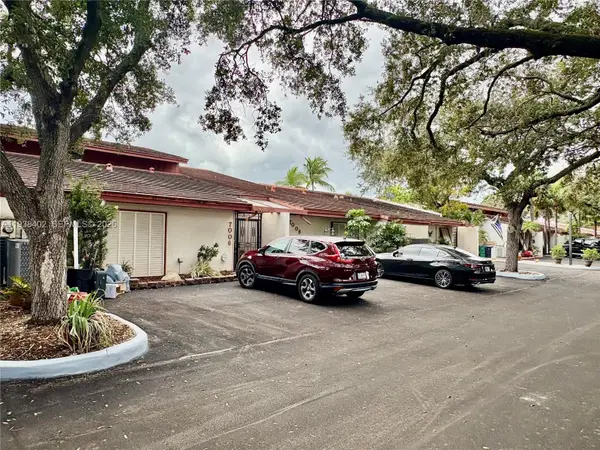 7006 N Loch Isle Dr N, Miami Lakes, FL 33014