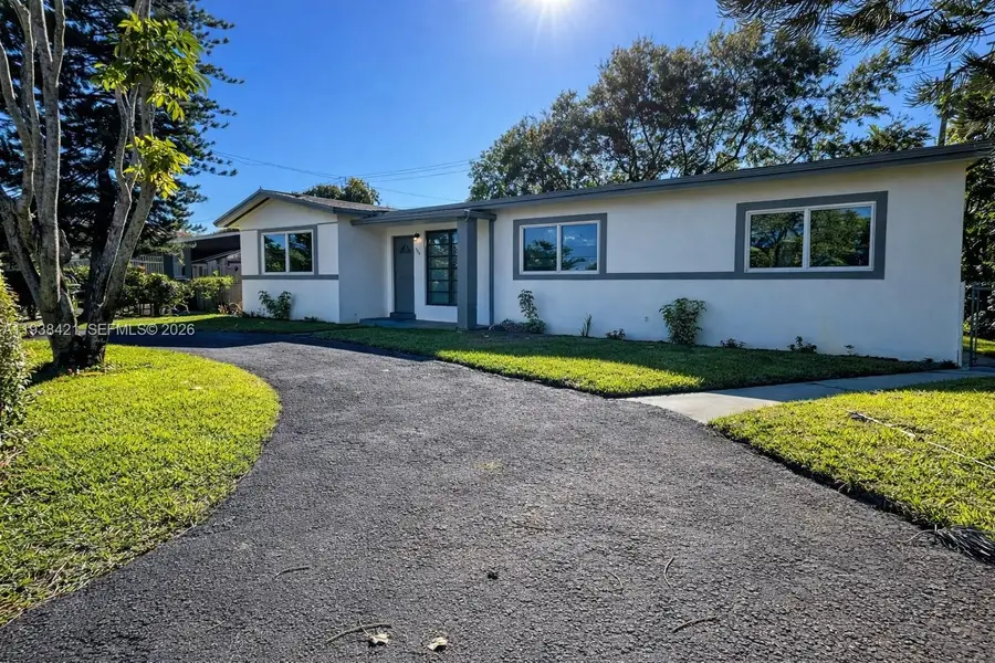 740 NE 181st St, Miami, FL 33162 - #2