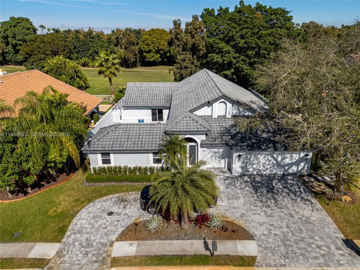 15221 N Laurel Ln N, Pembroke Pines, FL 33027 - Image #1