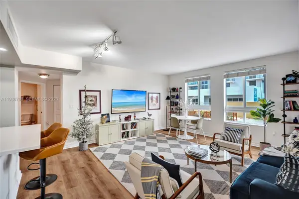 7350 SW 89th St #911S, Miami, FL 33156