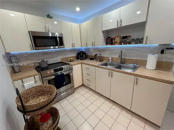 8251 NW 8th St #214, Miami, FL 33126