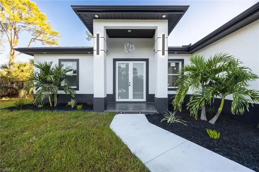 6050 N Moss Cir, Port Labelle, FL 33935 - Image #2