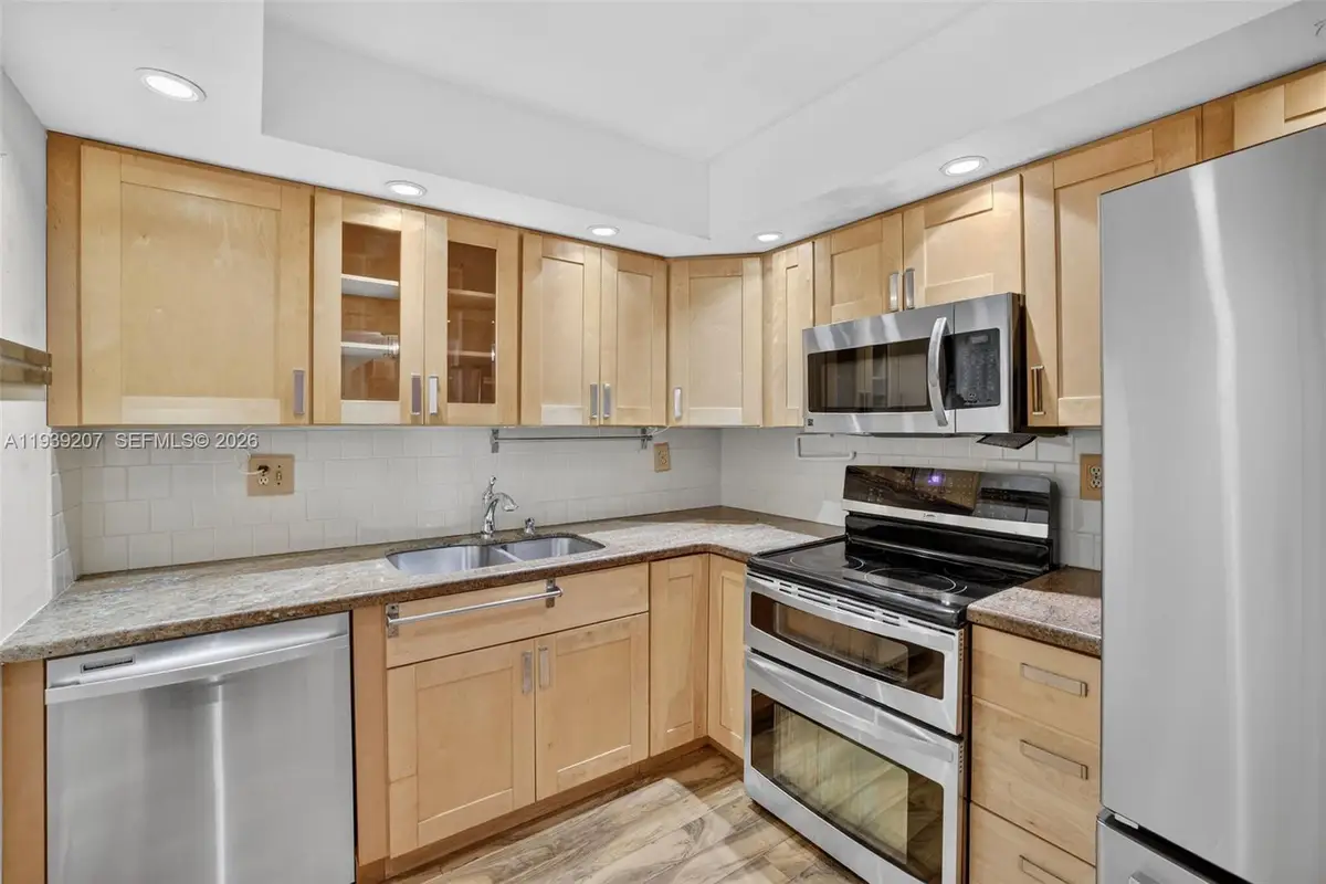 600 Three Islands Blvd #1008, Hallandale Beach, FL 33009 - Image #1