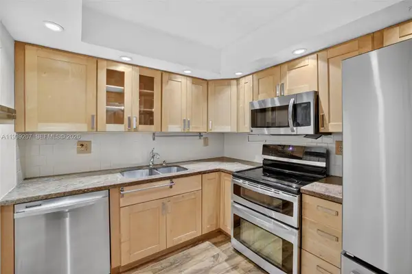 600 Three Islands Blvd #1008, Hallandale Beach, FL 33009