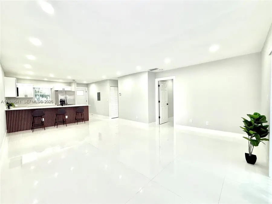 11240 SW 33rd Cir Pl, Miami, FL 33165 - Image #2