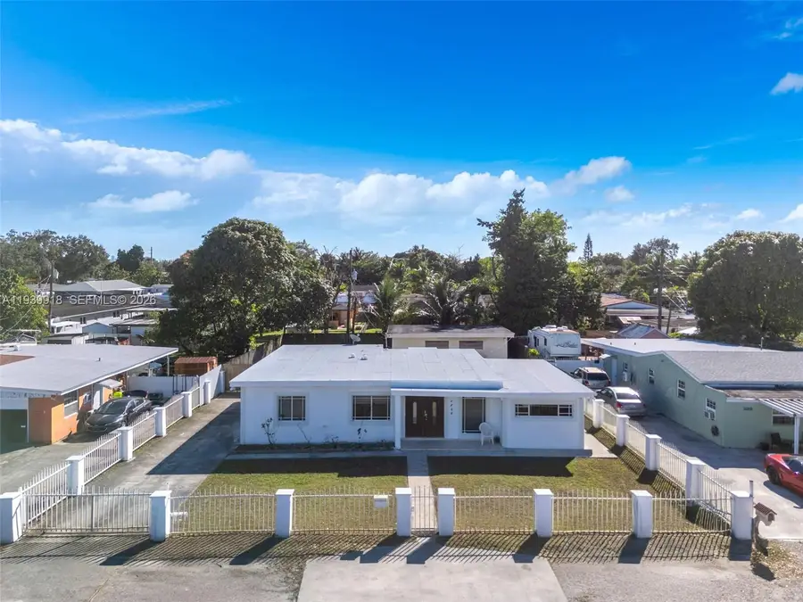 3274 NW 100th St, Miami, FL 33147 - Image #3