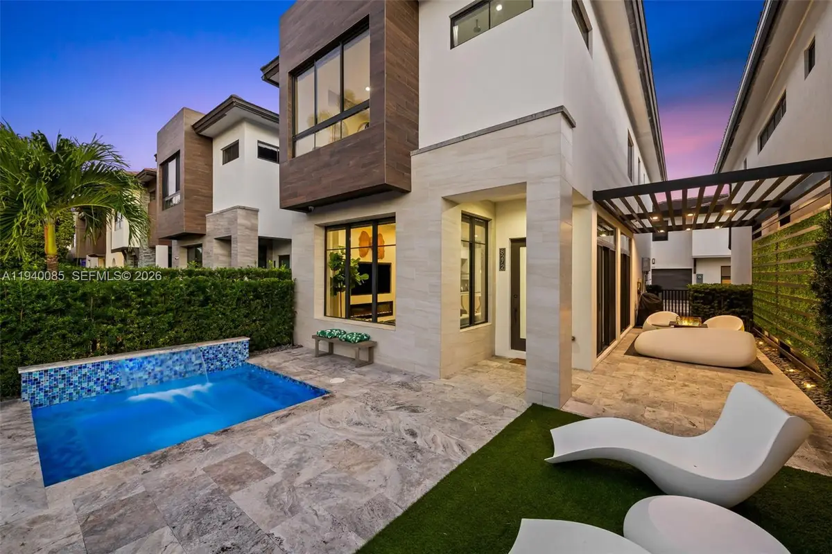 8272 Central Park Blvd, Doral, FL 33166 - Image #1