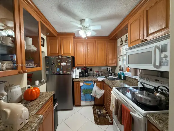 9041 Sunrise Lakes Blvd #207, Sunrise, FL 33322