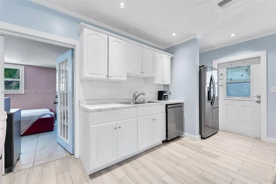 660 NE 59th Ct, Oakland Park, FL 33334 - Image #3