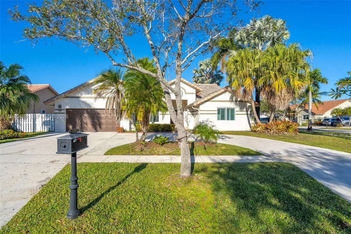 1092 NW 162nd Ave, Pembroke Pines, FL 33028 - Image #1