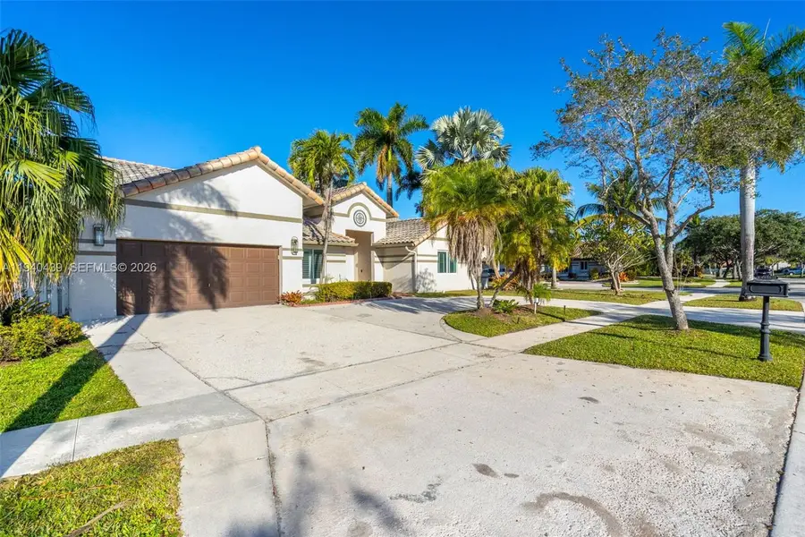 1092 NW 162nd Ave, Pembroke Pines, FL 33028 - Image #2