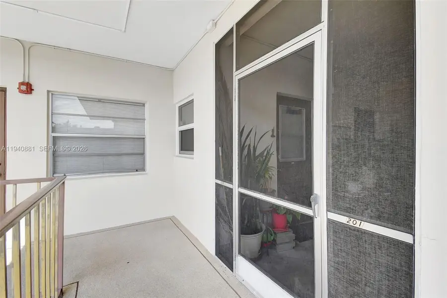 415 NE 2nd St #201, Hallandale Beach, FL 33009 - Image #2