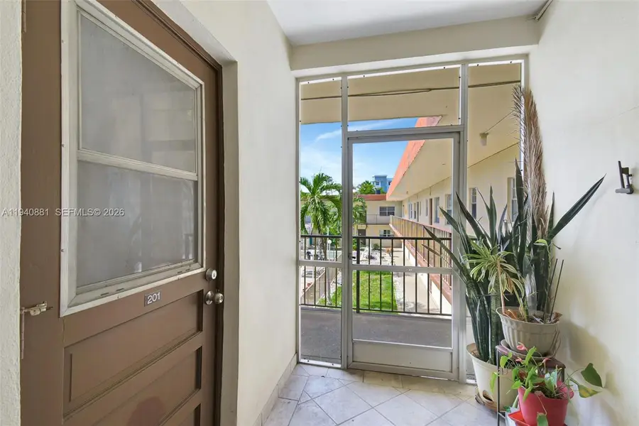 415 NE 2nd St #201, Hallandale Beach, FL 33009 - Image #3